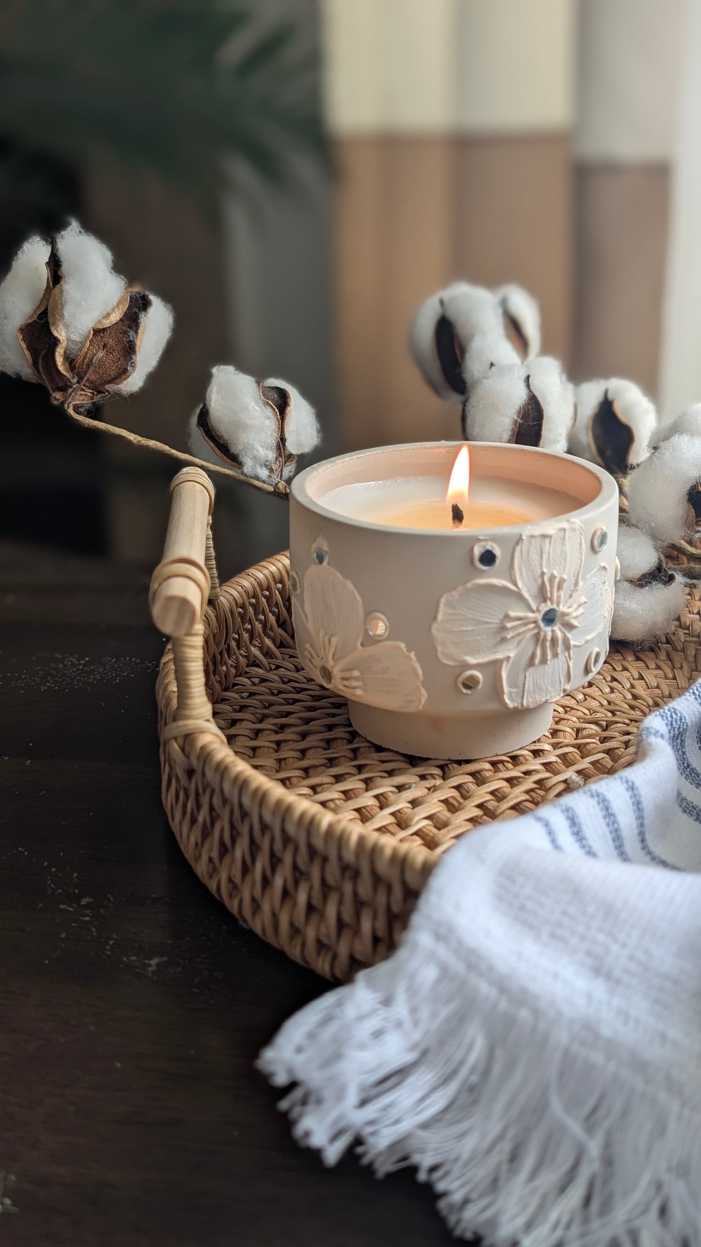“Fresh Linen Concrete Luxury Candle – Clean Cotton, Crisp White Musk & Modern Home Fragrance | The Fragrant Jar”