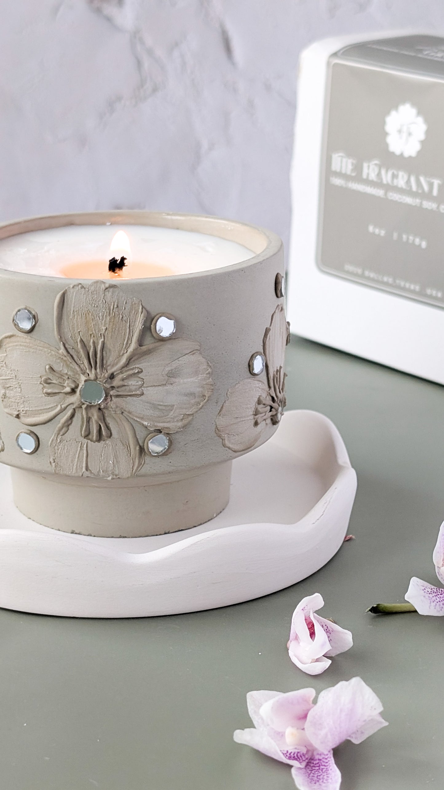 “Lavender Grove Concrete Candle – White Sage & Lavender Herbal Luxury Home Fragrance | The Fragrant Jar”