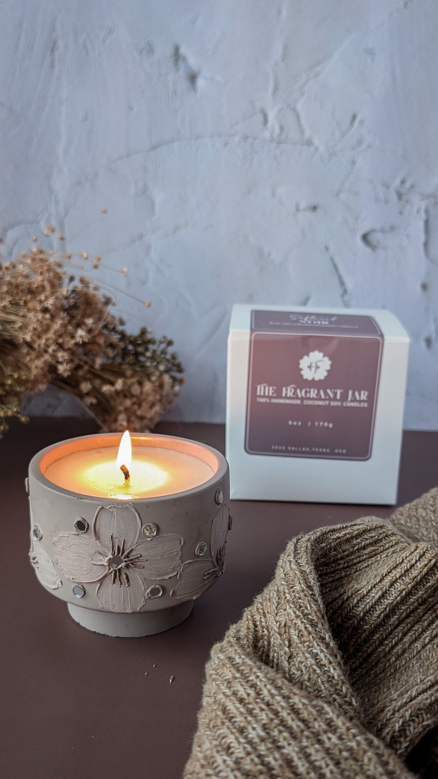 “Softwood Noir Concrete Candle – White Oak & Vanilla Luxury Home Fragrance | The Fragrant Jar”