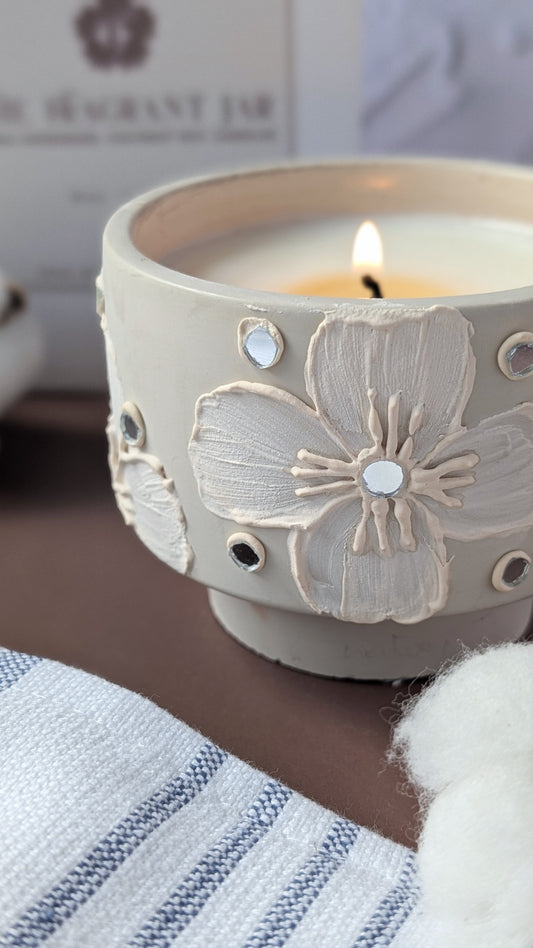 “Fresh Linen Concrete Luxury Candle – Clean Cotton, Crisp White Musk & Modern Home Fragrance | The Fragrant Jar”