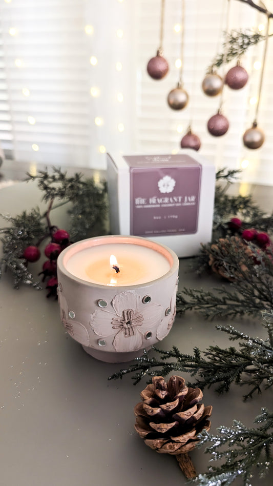 “Softwood Noir Concrete Candle – White Oak & Vanilla Luxury Home Fragrance | The Fragrant Jar”