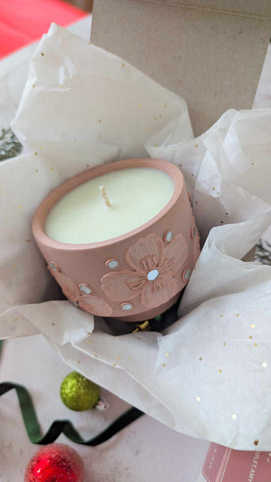 “Honeysuckle Jasmine Concrete Candle – Floral Luxury Home Fragrance with Hand-Poured Elegance | The Fragrant Jar”