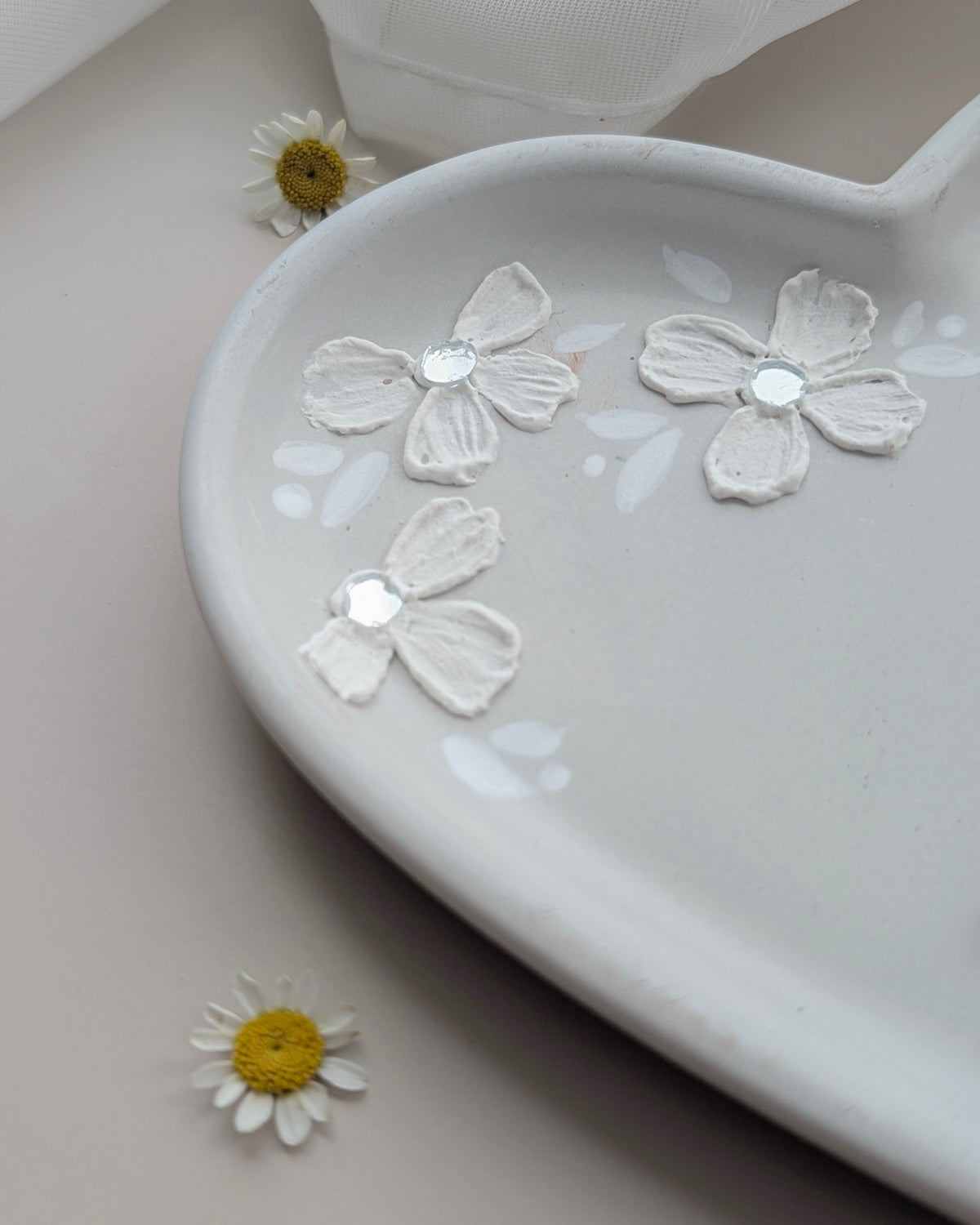 Handmade heart Concrete Trinket Tray | Minimalist Jewelry Dish | Modern Aesthetic Home Decor | Neutral Dusty pink |The Fragrant Jar