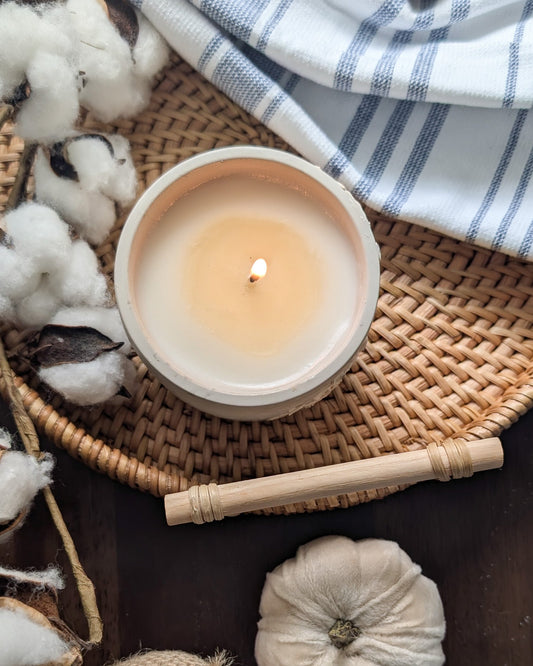 “Fresh Linen Concrete Luxury Candle – Clean Cotton, Crisp White Musk & Modern Home Fragrance | The Fragrant Jar”