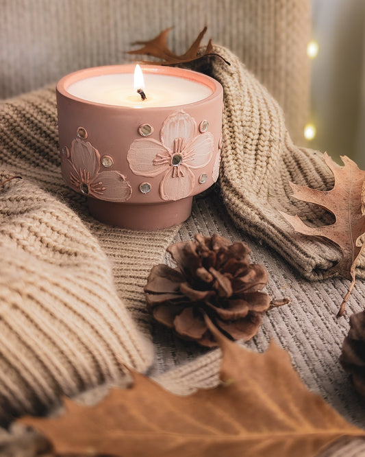 “Honeysuckle Jasmine Concrete Candle – Floral Luxury Home Fragrance with Hand-Poured Elegance | The Fragrant Jar”