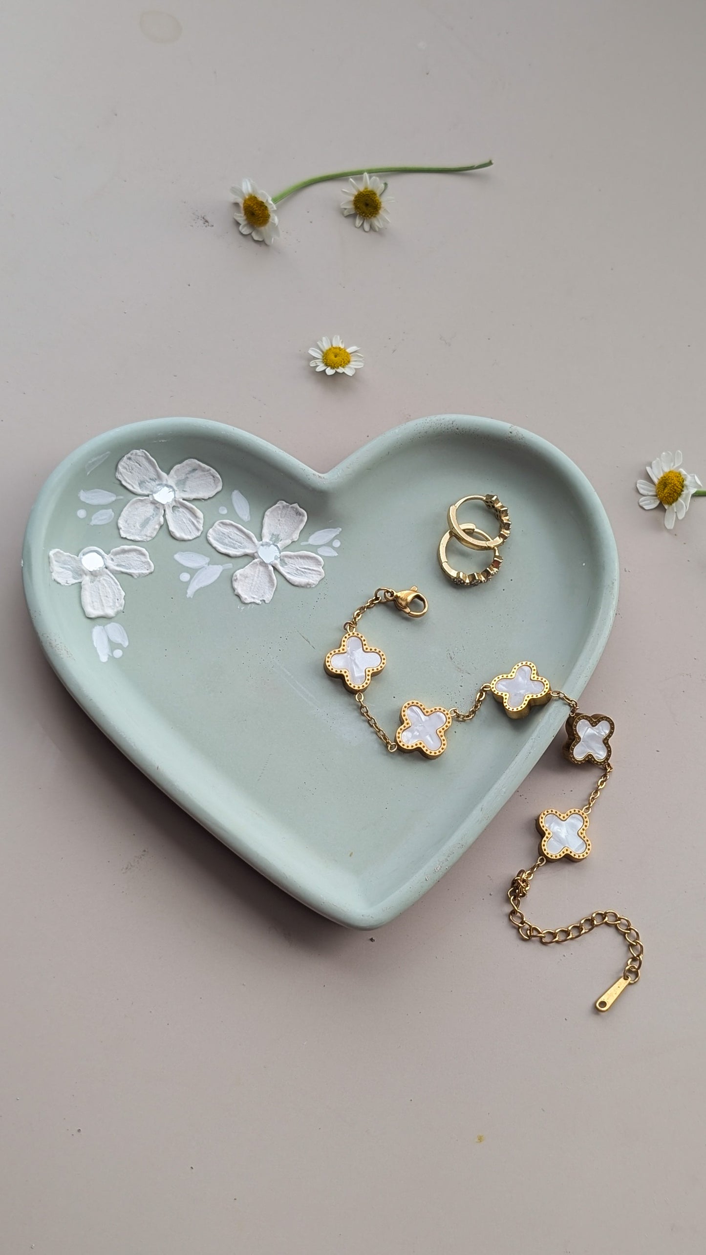 Handmade heart Concrete Trinket Tray | Minimalist Jewelry Dish | Modern Aesthetic Home Decor | Neutral Dusty pink  |The Fragrant Jar