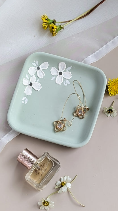 Handmade square Concrete Trinket Tray | Minimalist Jewelry Dish | Modern Aesthetic Home Decor | Neutral |The Fragrant Jar