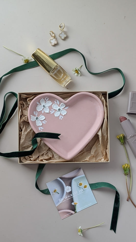Handmade heart Concrete Trinket Tray | Minimalist Jewelry Dish | Modern Aesthetic Home Decor | Neutral Dusty pink  |The Fragrant Jar
