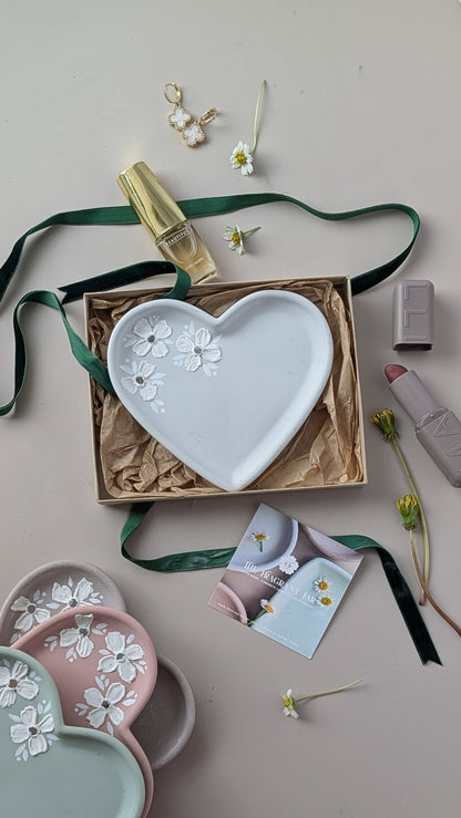 Handmade heart Concrete Trinket Tray | Minimalist Jewelry Dish | Modern Aesthetic Home Decor | Neutral Dusty pink  |The Fragrant Jar