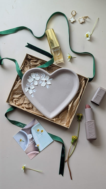 Handmade heart Concrete Trinket Tray | Minimalist Jewelry Dish | Modern Aesthetic Home Decor | Neutral Dusty pink  |The Fragrant Jar