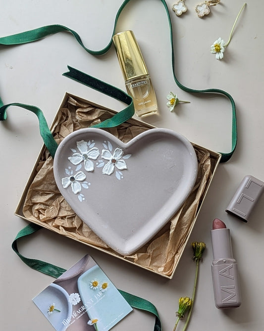 Handmade heart Concrete Trinket Tray | Minimalist Jewelry Dish | Modern Aesthetic Home Decor | Neutral Dusty pink  |The Fragrant Jar