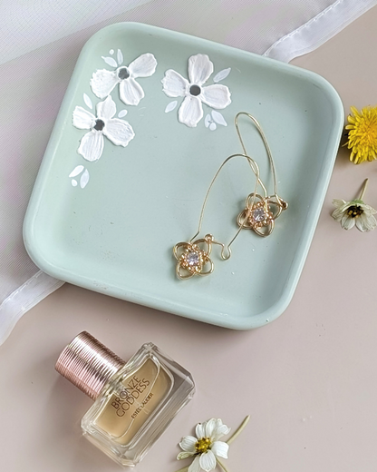 Handmade square Concrete Trinket Tray | Minimalist Jewelry Dish | Modern Aesthetic Home decor | Neutral |The Fragrant Jar