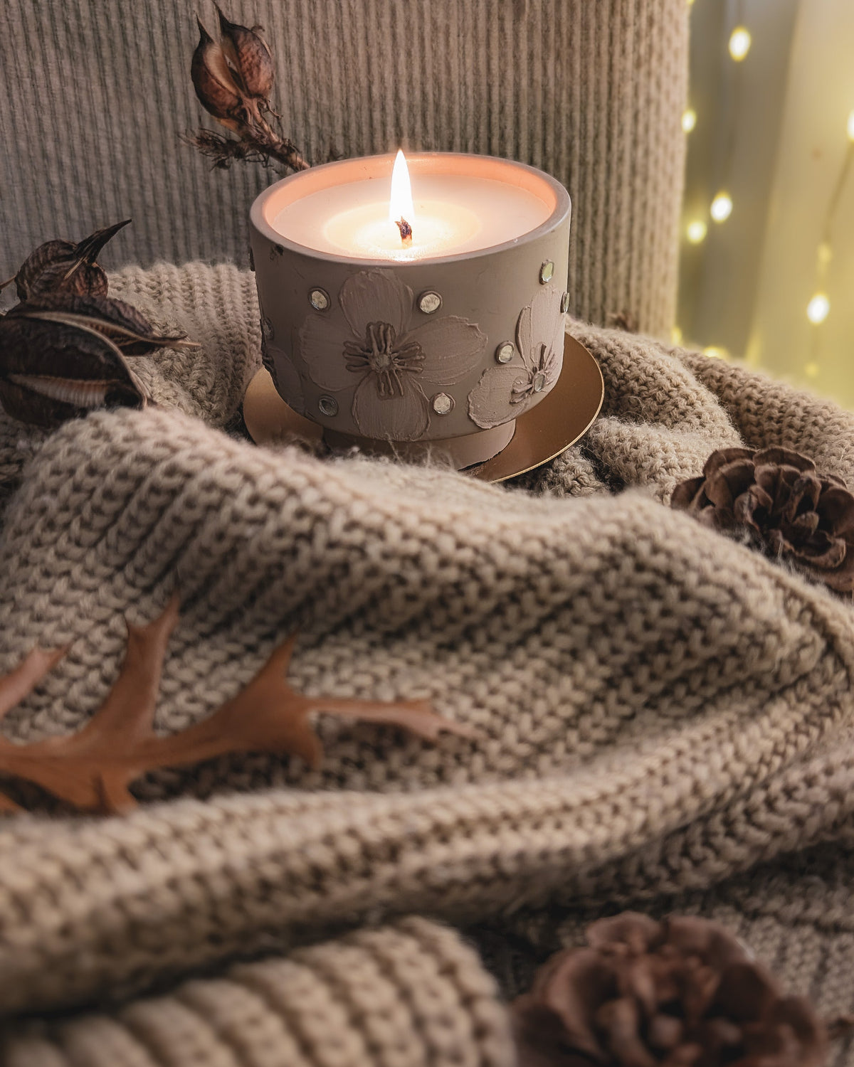 “Softwood Noir Concrete Candle – White Oak & Vanilla Luxury Home Fragrance | The Fragrant Jar”