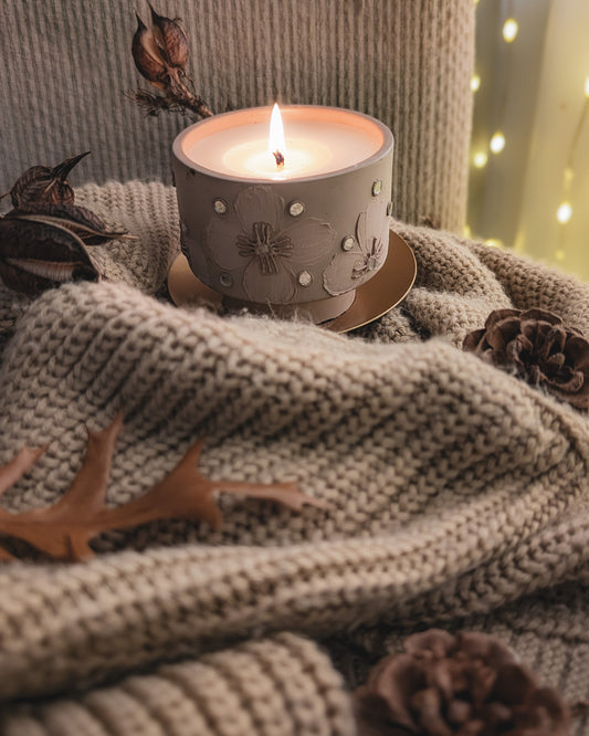 “Softwood Noir Concrete Candle – White Oak & Vanilla Luxury Home Fragrance | The Fragrant Jar”
